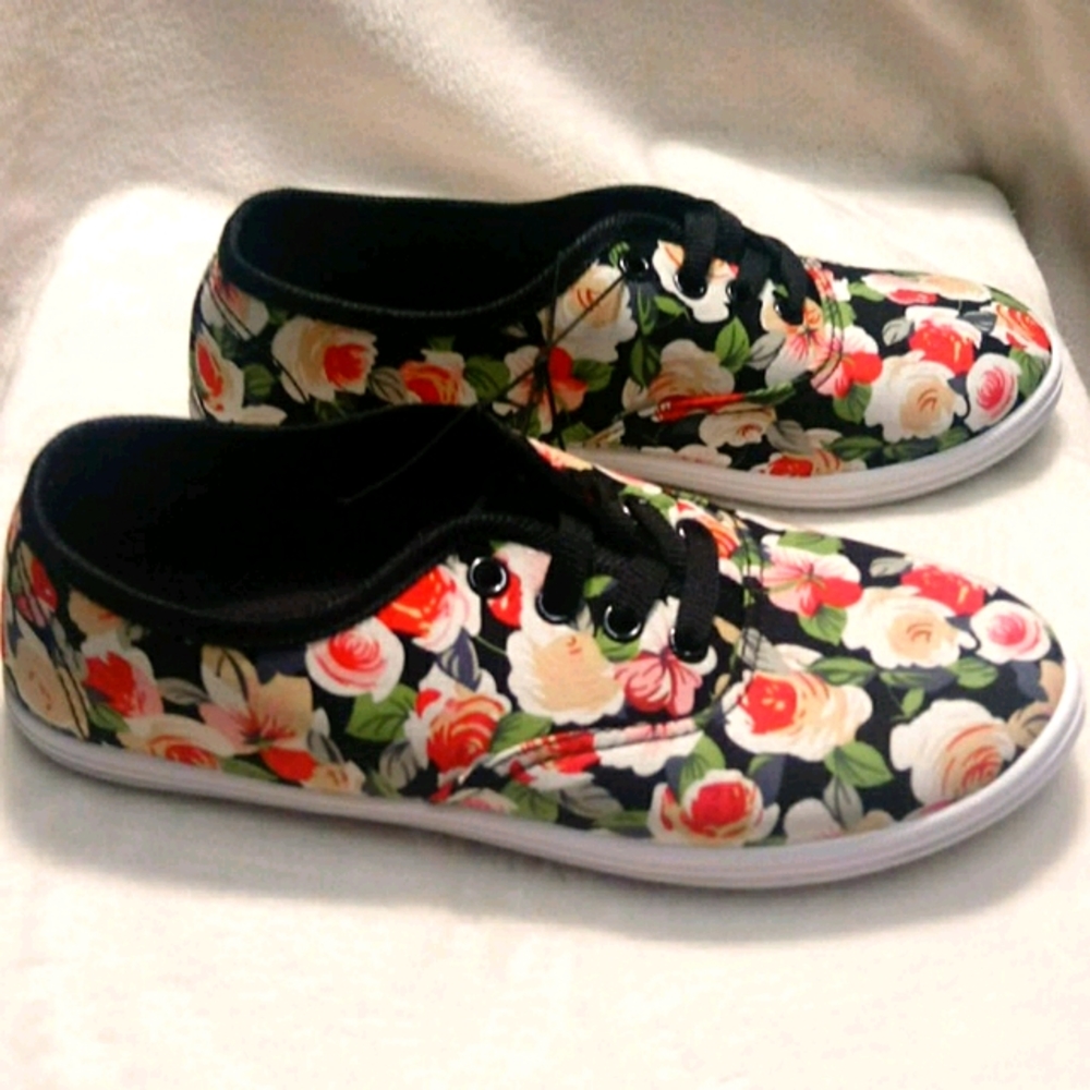 Brand New Ladies Floral Design Shoes - Picture 4 of 6